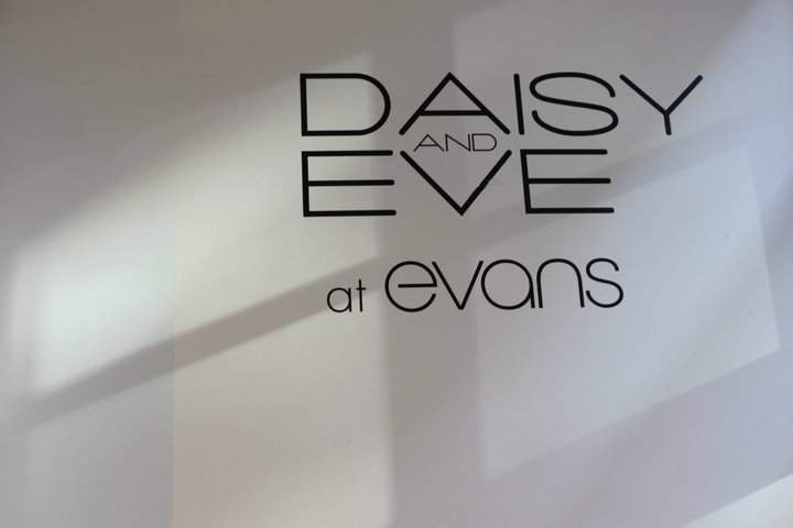 Plus Size Retailer Evans Press Preview S/S 2011