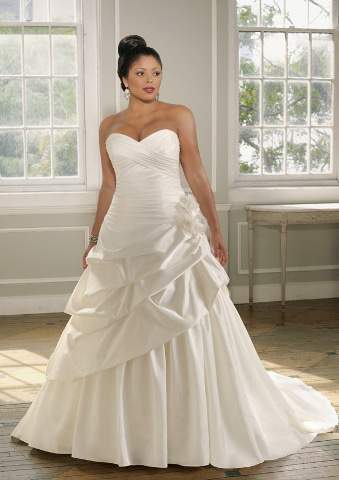 13 Two-In-One Plus Size Wedding Gowns (We LOVE a Big REVEAL!)