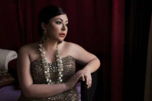 Big Sexy's Tiffany Bank Covers Obvious Magazine