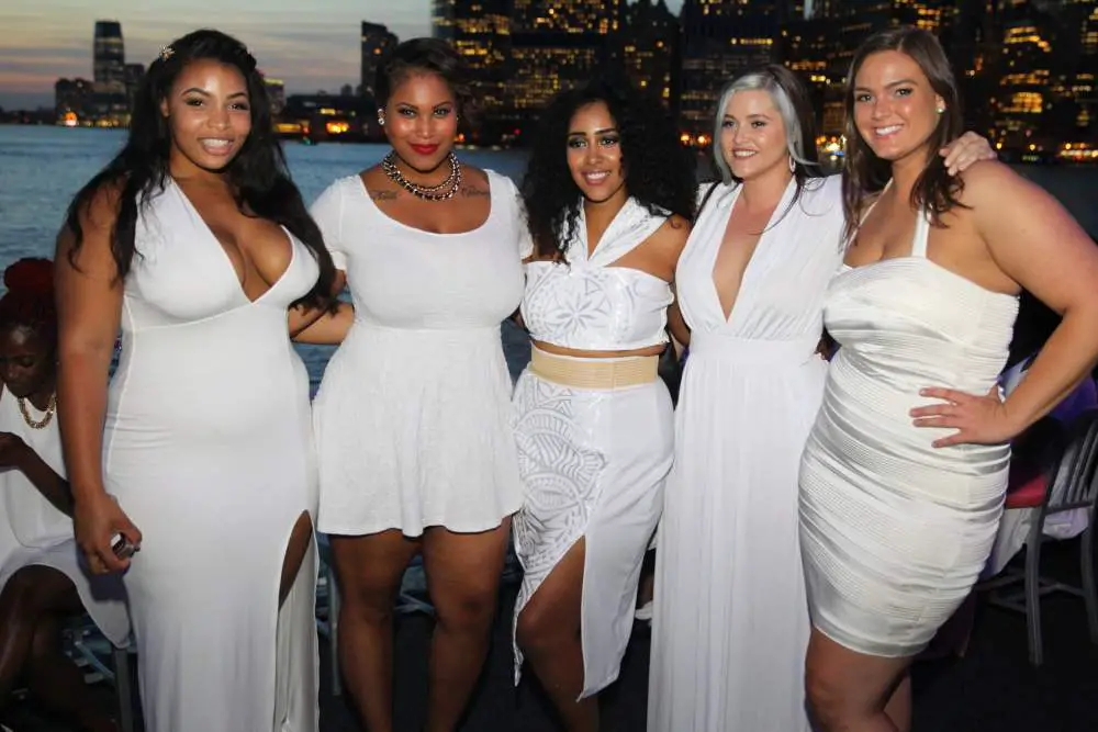 Full FIgured Fashion Week Models Pose for the Camera