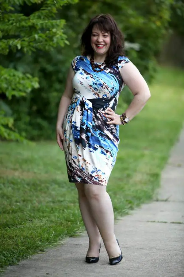 Alison from Wardrobe Oxygen- a petite plus size fashion blogger