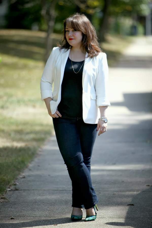 Alison from Wardrobe Oxygen- a petite plus size fashion blogger