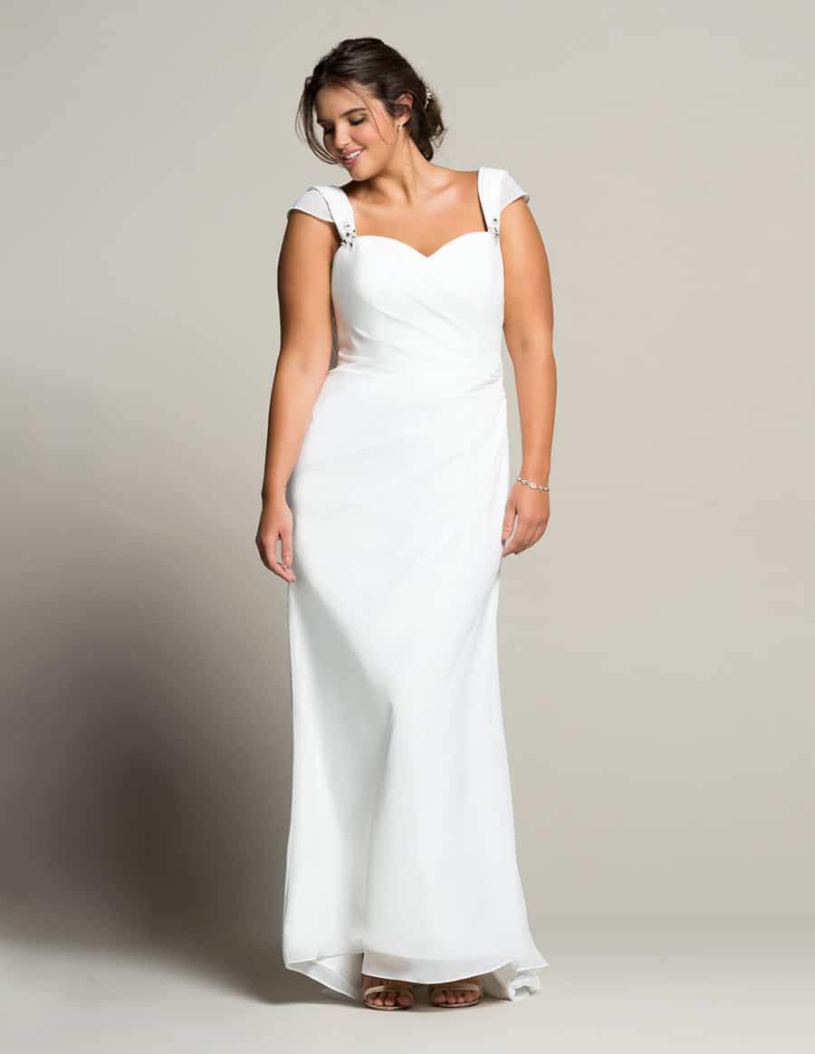 Navabi Launches Their Plus Size Bridal Boutique with Linzi Jay via TheCurvyFashionista.com #TCFStyle