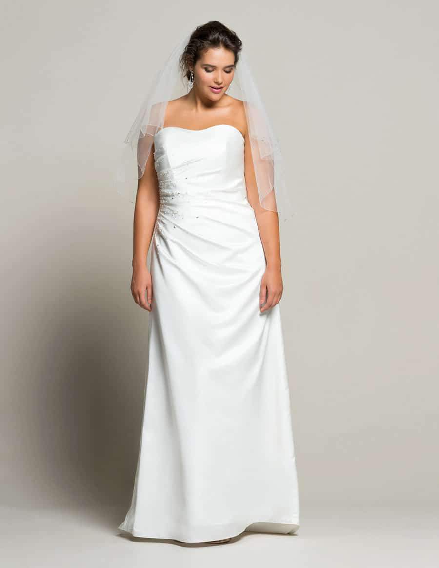 Navabi Launches Their Plus Size Bridal Boutique with Linzi Jay via TheCurvyFashionista.com #TCFStyle