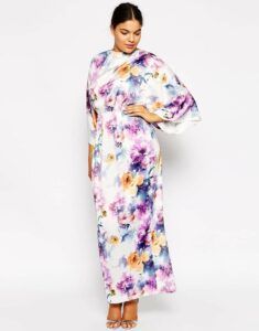 10 Plus Size Spring Maxi Dresses via TheCurvyFashionista.com