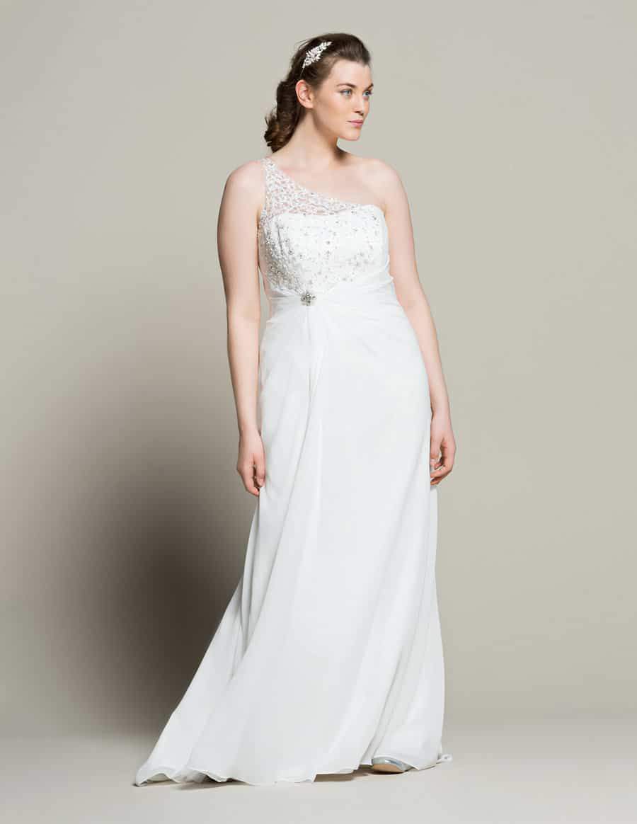 Navabi Launches Their Plus Size Bridal Boutique with Linzi Jay via TheCurvyFashionista.com #TCFStyle