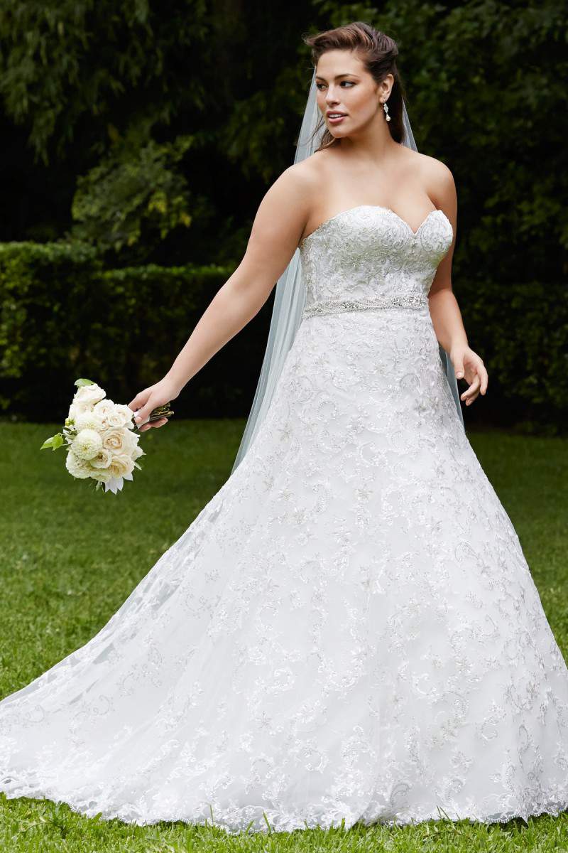 For the Plus Size Bride: Wtoo Curve Plus Bridal Brides by Watters on TheCurvyFashionista.com #TCFBride #TCFStyle