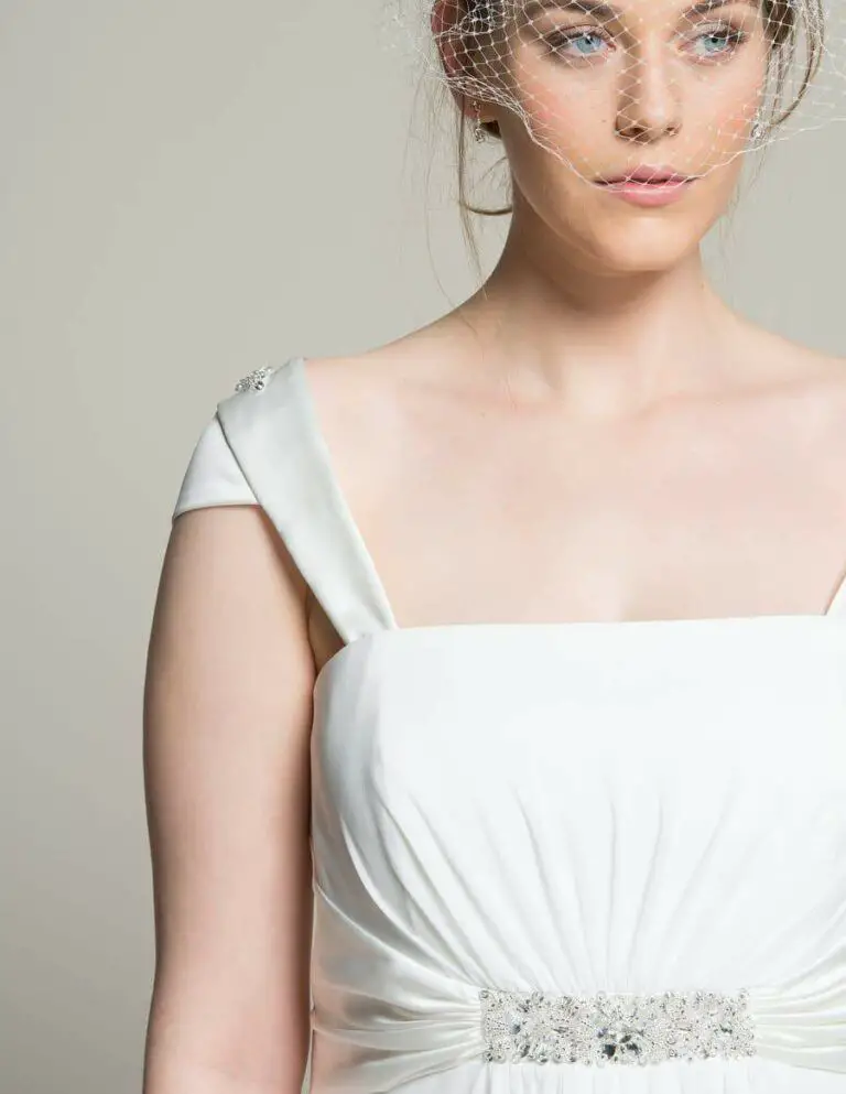 Navabi Launches Their Plus Size Bridal Boutique with Linzi Jay voa TheCurvFashionista.com #TCFStyle