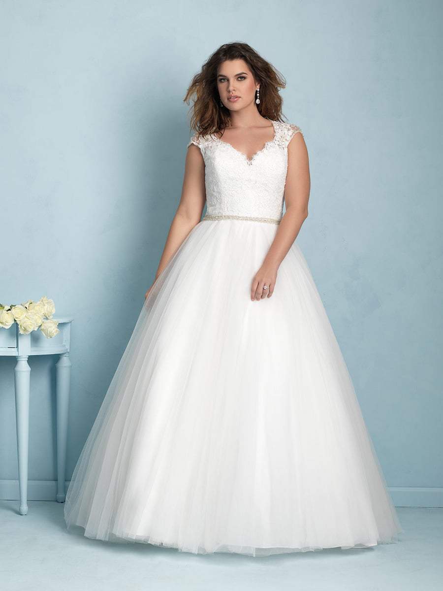 For the Plus Size Bride: Allure Bridals on TheCurvyFashionista.com #TCFBride #TCFStyle