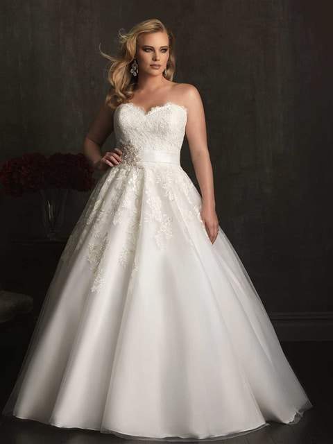 The Atlanta Plus Size Bridal Sample Sale with Curvaceous Couture at the TCFStyle Expo