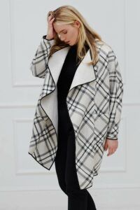 A Refreshing Look at UK Plus Size Brand Elvi on The Curvy Fashionista #TCFStyle