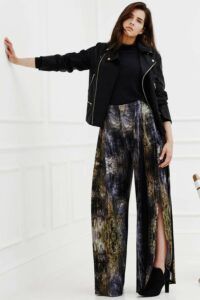 A Refreshing Look at UK Plus Size Brand Elvi on The Curvy Fashionista #TCFStyle