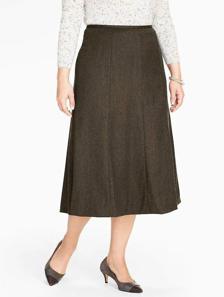 7 Skirt Trends Interpreted for Petite Plus Size on TheCurvyFashionista.com