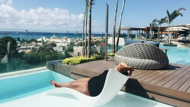 Plus Size Woman Traveling with Confidence!