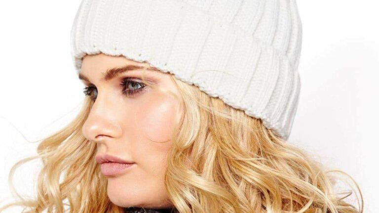 Tuque with Faux Fur Pompom