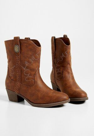 10 Must Have Wide Width Cowboy Boots For Fall You'll Love