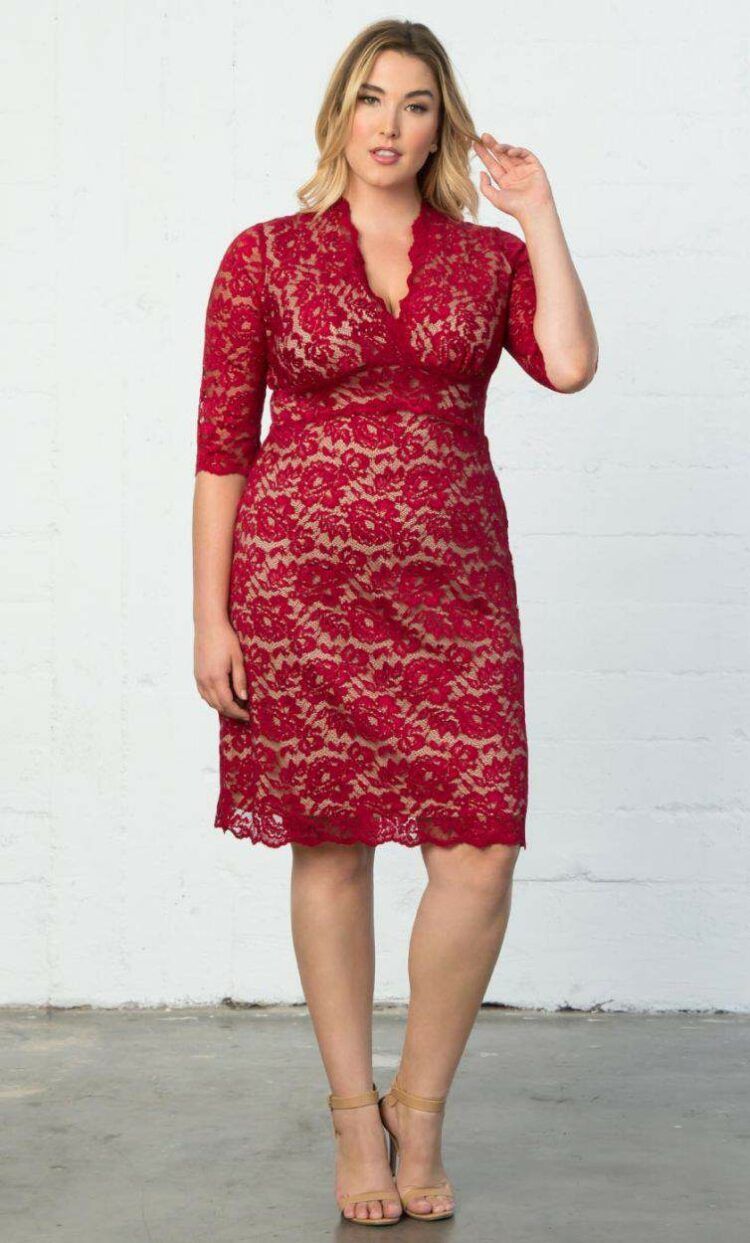 Scalloped Boudoir Lace Dress at Kiyonna | The Curvy Fashionista