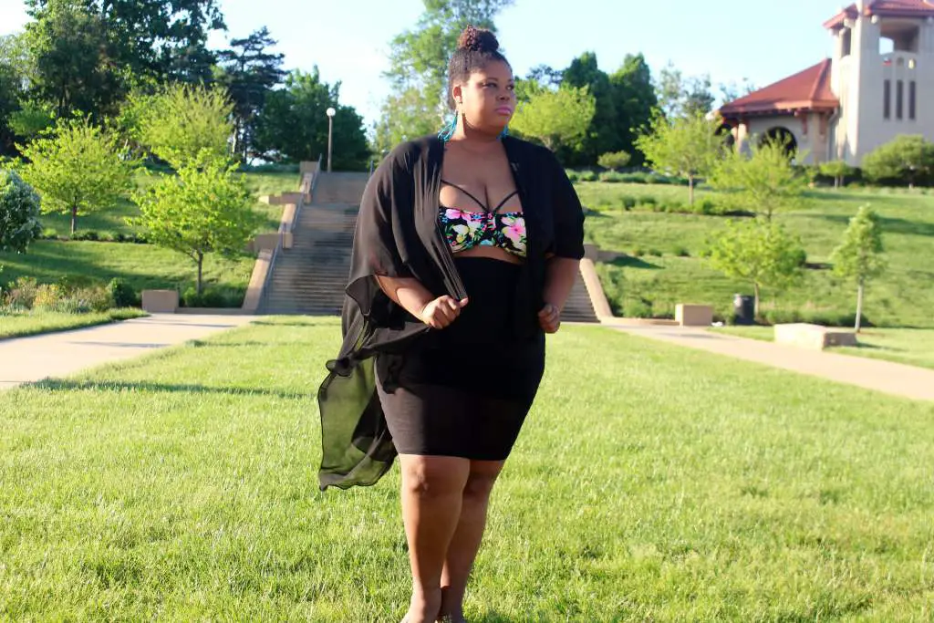 Plus size blogger- Finesse Curves