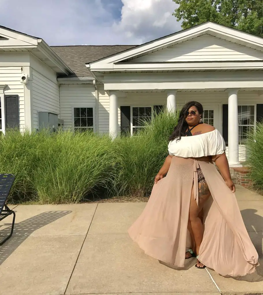 Plus size blogger- Finesse Curves