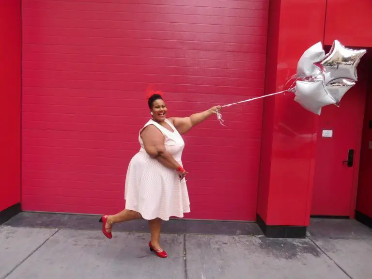 My curves my journey - blogger Nadia of Full Style Inc