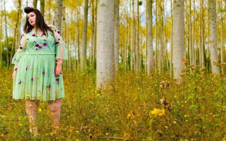 French Plus Size Blogger- Virginie of Freaky Useless