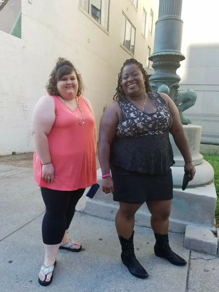 We attended the CMA Awards in Nashville, TN. Not only did we have fun hanging out in Nashville but we checked out some plus size street style!