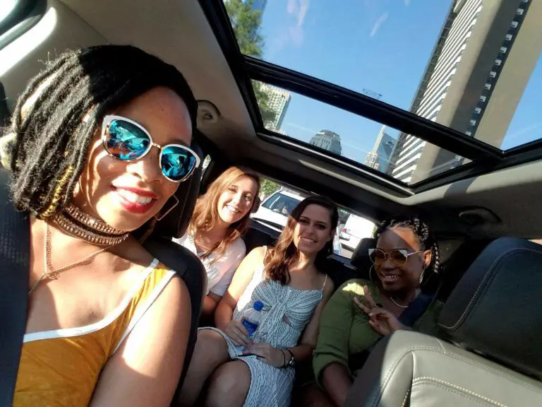 We attended the CMA Awards in Nashville, TN. Not only did we have fun hanging out in Nashville but we checked out some plus size street style!