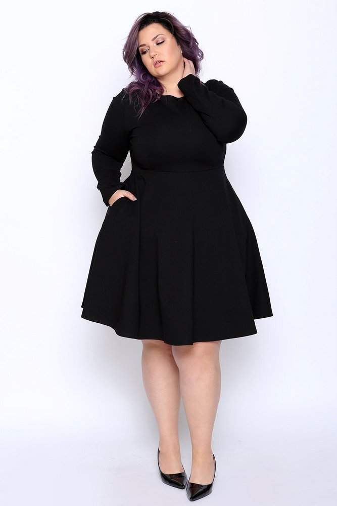 How many plus size little black dresses do you own? We are having a little fun in this Premme Plus size little black dress and sharing a few more LBD finds!