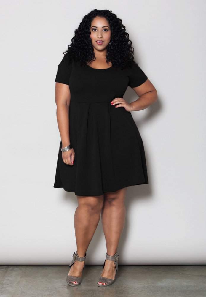 How many plus size little black dresses do you own? We are having a little fun in this Premme Plus size little black dress and sharing a few more LBD finds!