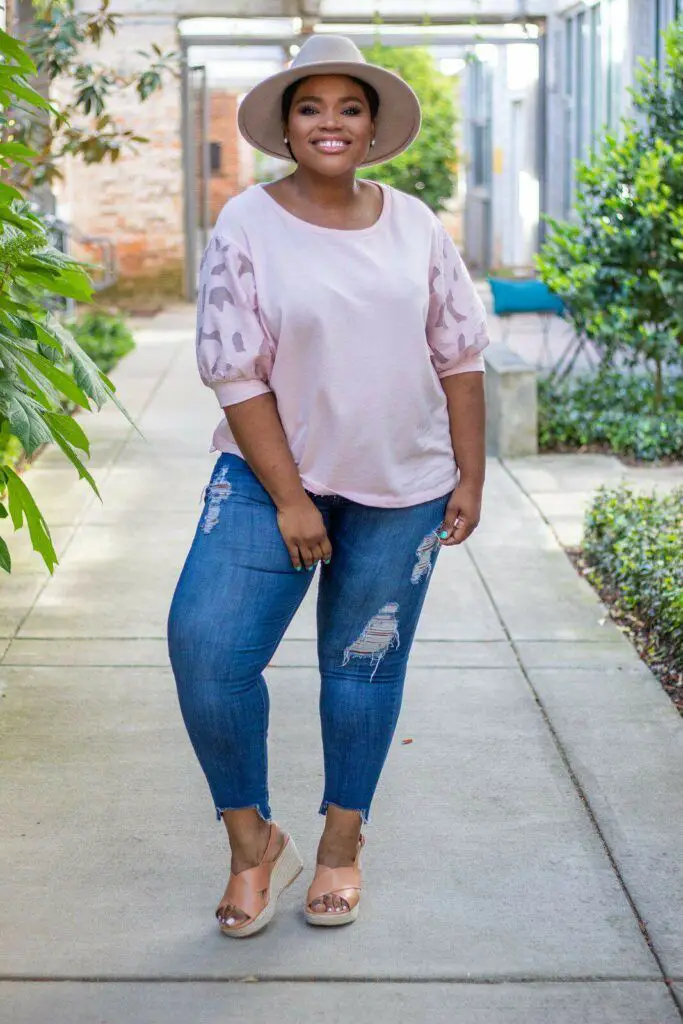 Today's Fashion Blogger Spotlight, Rhonda of Life by Rhonda! This Atlanta-based cutie shares her tips and tricks for amazing plus size style!