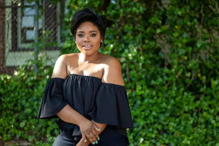 Today's Fashion Blogger Spotlight, Rhonda of Life by Rhonda! This Atlanta-based cutie shares her tips and tricks for amazing plus size style!