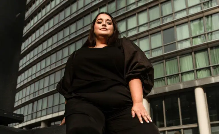 Danielle Vanier meets navabi- Plus Size Blogger Collaboration
