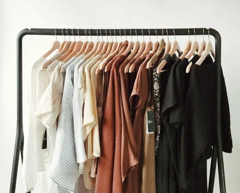 4 Steps To Cleaning Up Your Wardrobe This Spring
