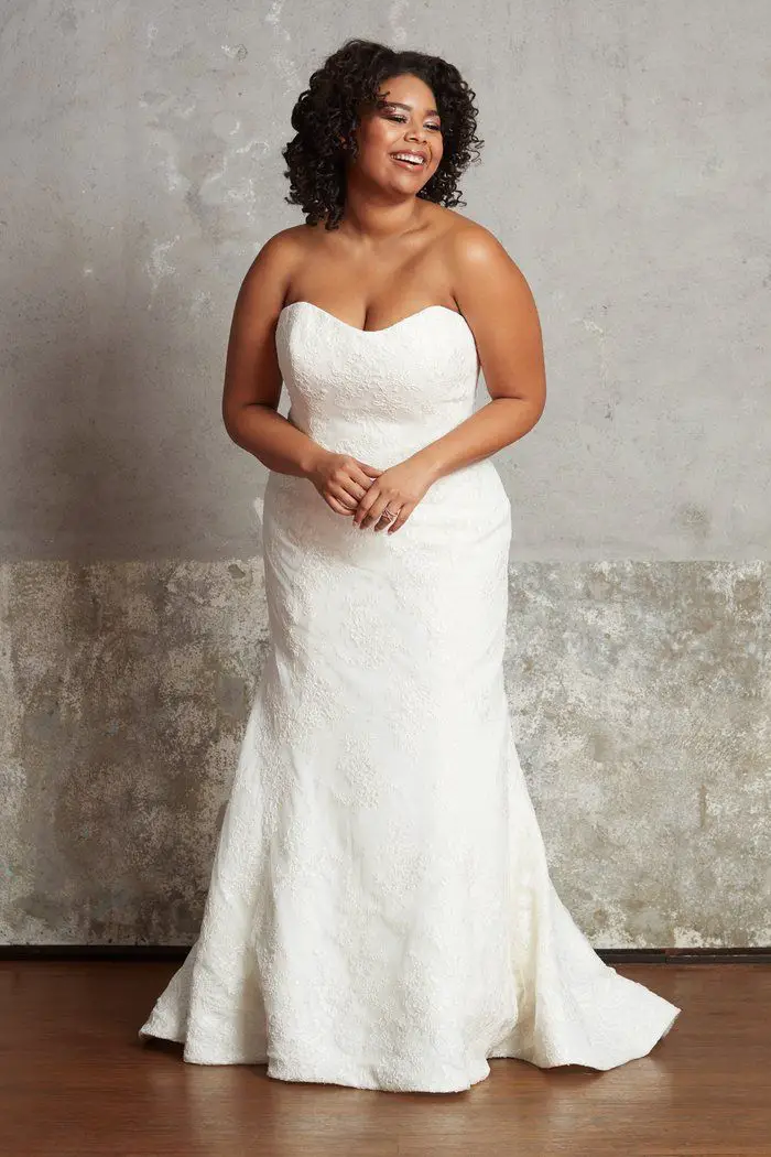 Plus size bridal dresses by Ella & Oak- Lillian 