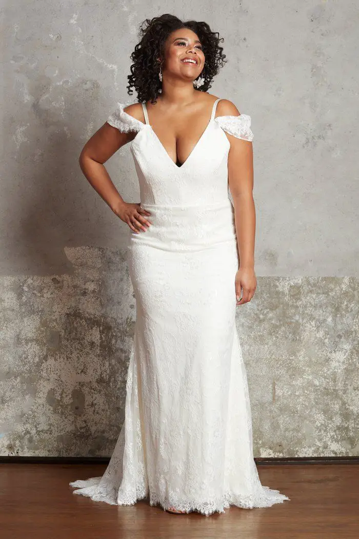 Plus size bridal dresses by Ella & Oak- Helene