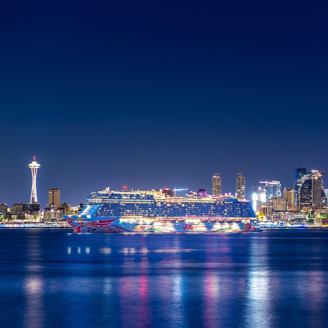 Seattle night cruise