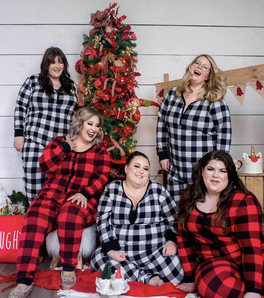 Need Style Inspo? Here's 14 Plus Size Holiday Outfit Ideas To Copy!
