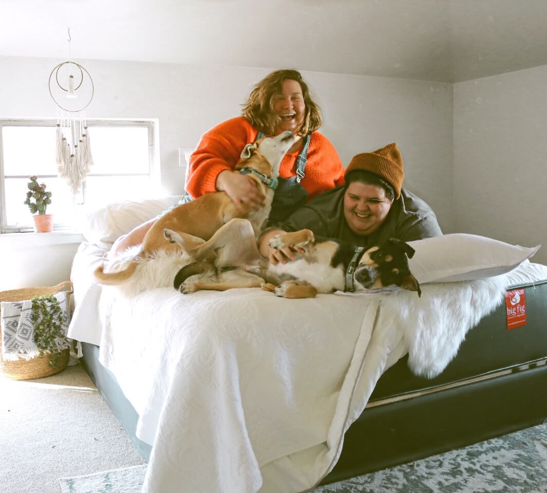 Big-Fig-Mattress-with-Corissa-and-Jay فتح روتين رعاية ذاتي أفضل: 6 نصائح سهلة لخالية من الإجهاد لك