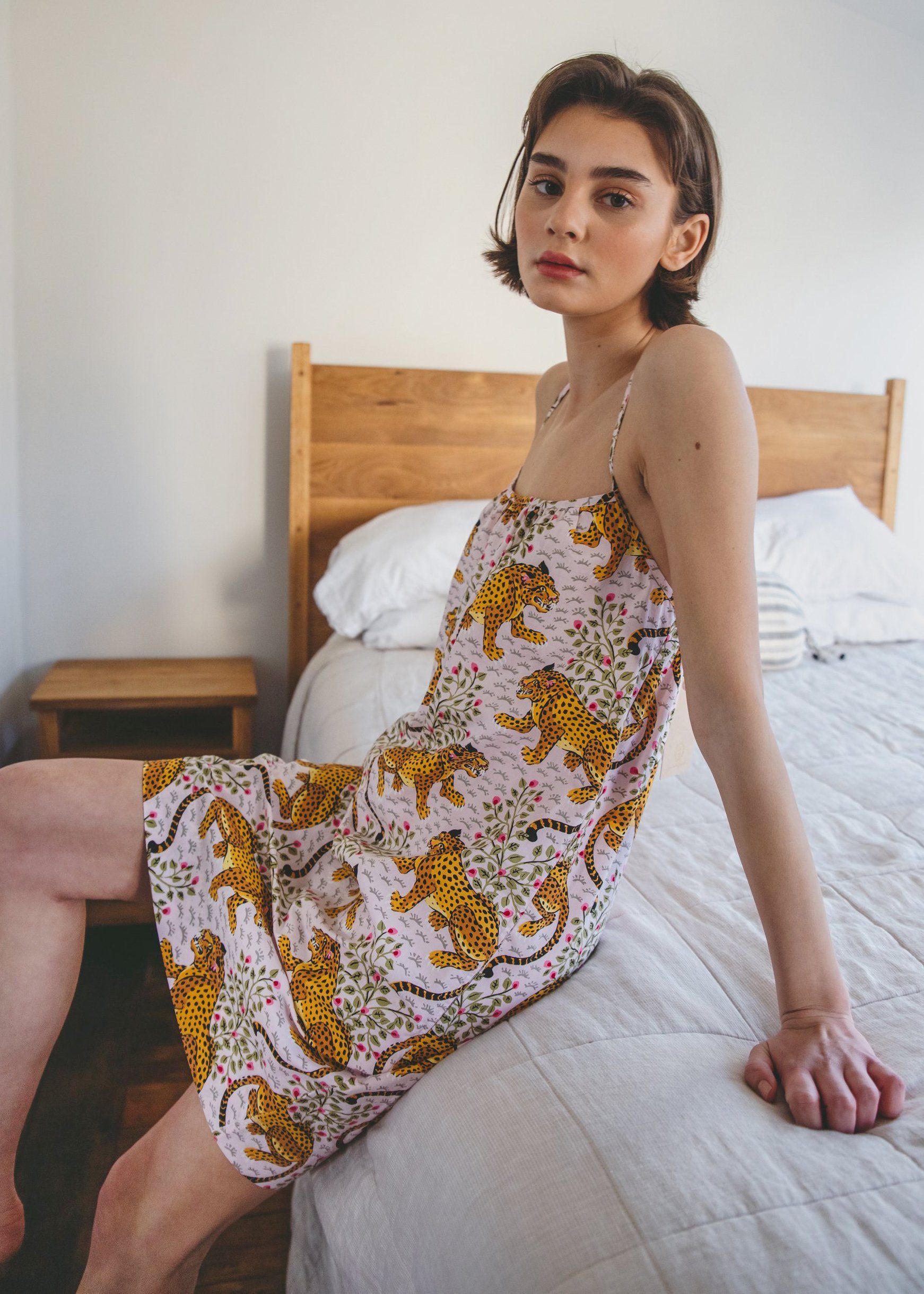 Printfresh_Bagheera-Blush_Cami-Nightgown_PJ95B-BL_1_96fbbfc5-d378-4e0f-bbfa-98d4186cd783.jpgv1612200656 10 زائد قطع ملابس الصالة للتخلي عن الملابس الحقيقية