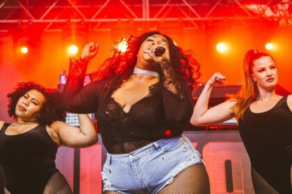 lizzo performing with her biggrrrls e1616596561124
