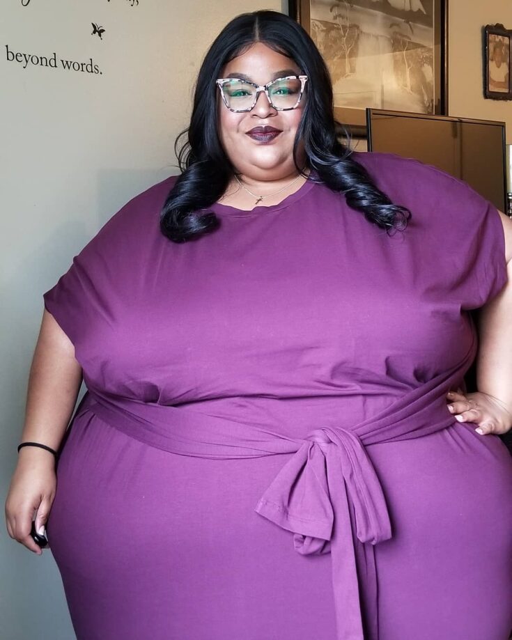 plussize influencer over size 24