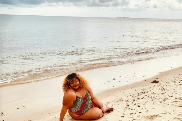 All Bodies Are Bikini Bodies: And These 10 Plus Size Influencers Prove It : Image of Toni Wilson at the beach