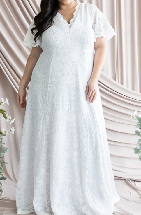 15 Breathtaking and Affordable Plus Size Bridal Gowns Under $750