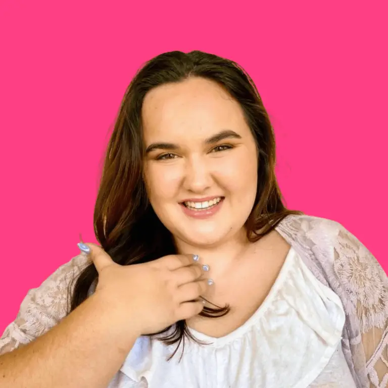 Charlotte Oxnam headshot