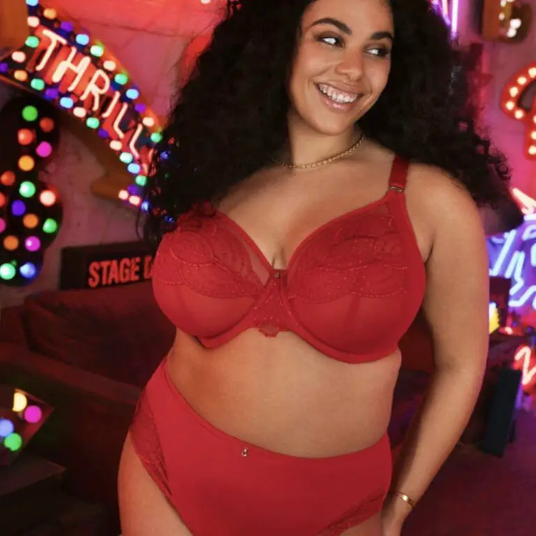 Elomi Priya set valentines day