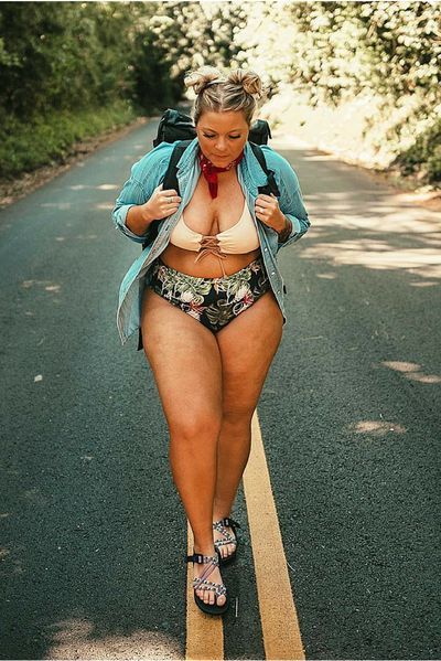 Blogger Ashlee Rose Hartley on a Hike; featured photo in Curvy Adventures Hiking Article in The Curvy Fashionista.