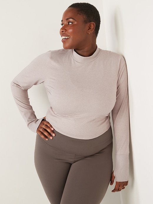 Old Navy's CozeCore Long-Sleeve Cropped Rib-Paneled Top featured in Curvy Adventures Hiking article in The Curvy Fashionista