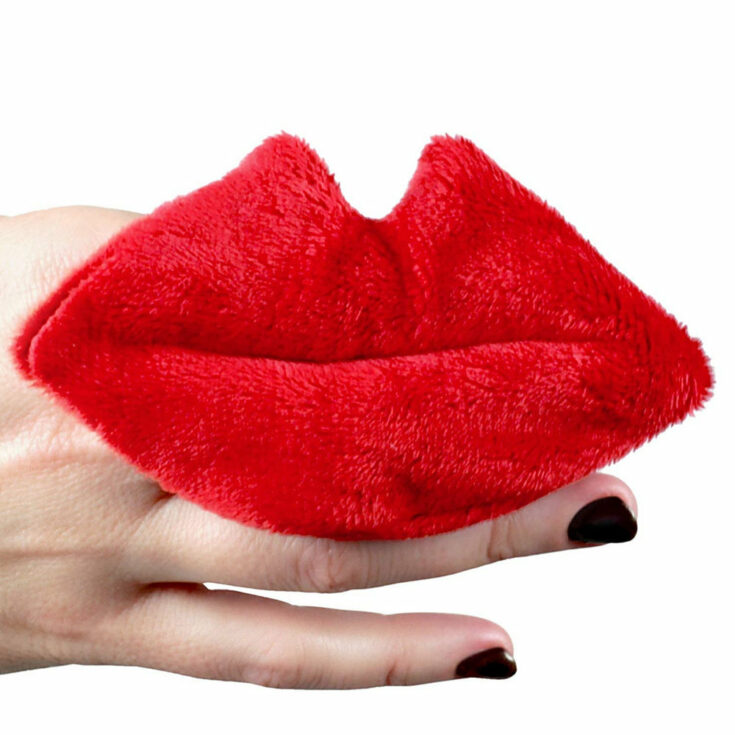 Vladas Mitty Pout Reusable Ultra Soft Lipstick Removal Cloth 1