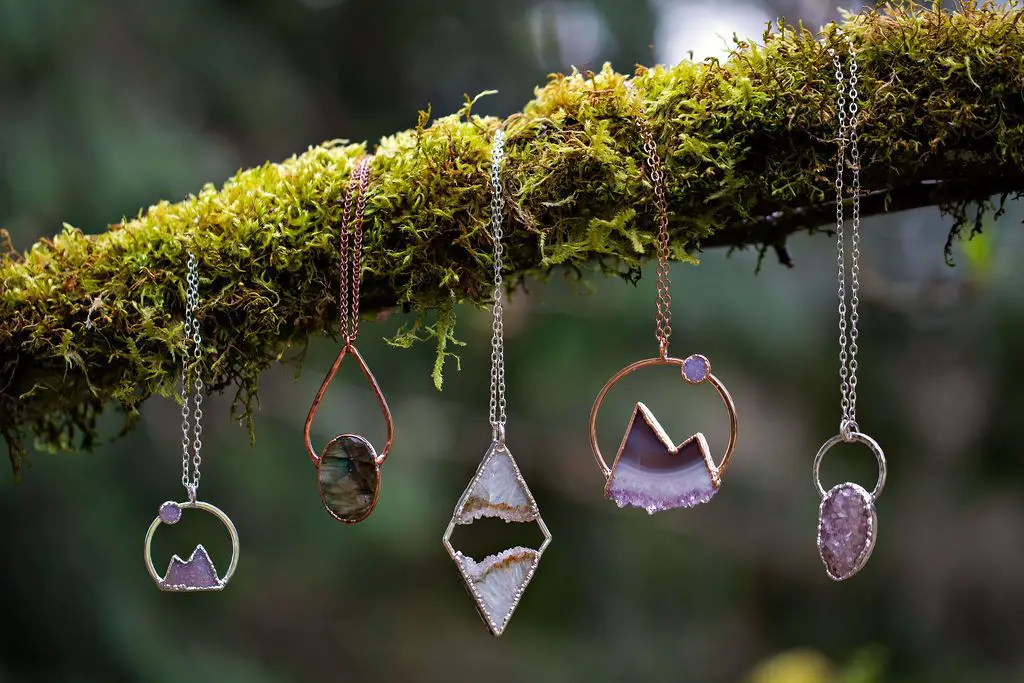 Nature's Twist - jewelery brands with inclusive cuts