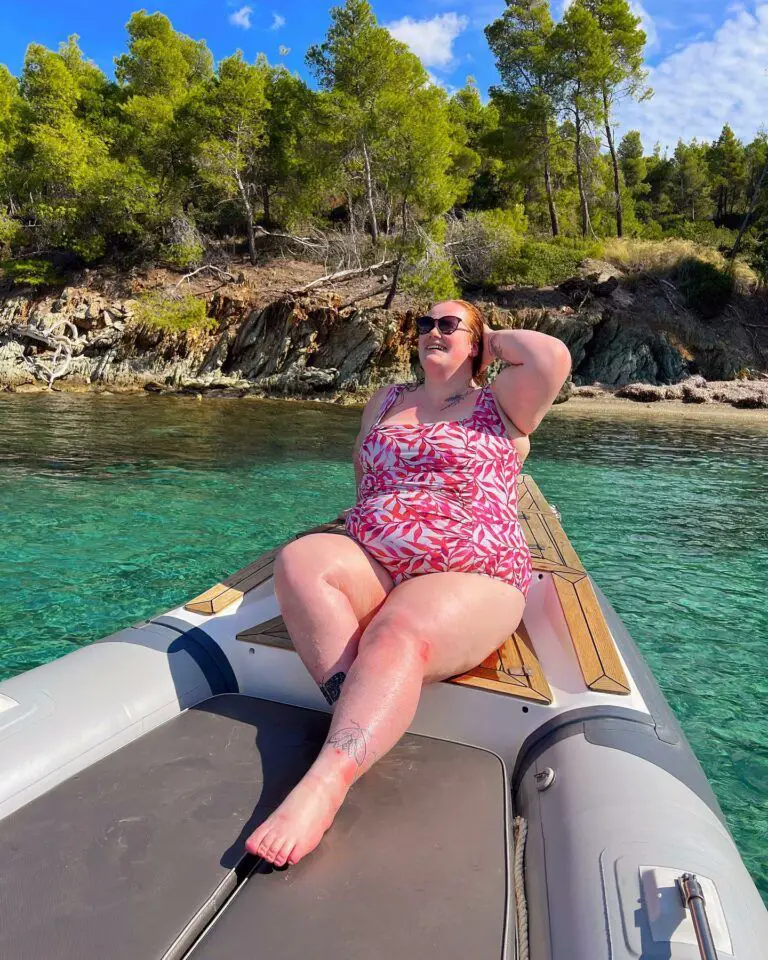 @kirstyleannetravels - fat travel tips